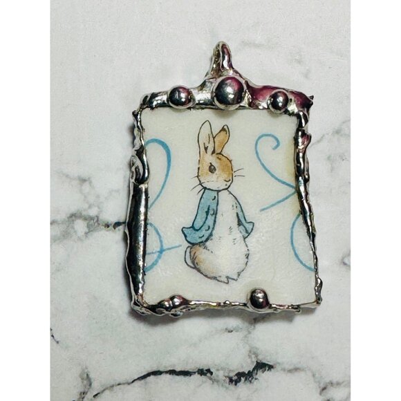 Peter Rabbit Wedgwood Broken China Pendant w/ Silver Artisan Bezel  & Ball Chain - Picture 4 of 9